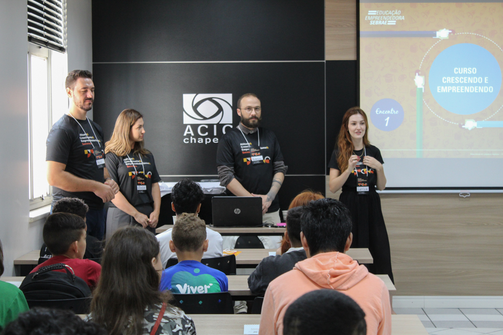 Imagem da notícia Iniciativa incentiva mentalidade empreendedora em adolescentes