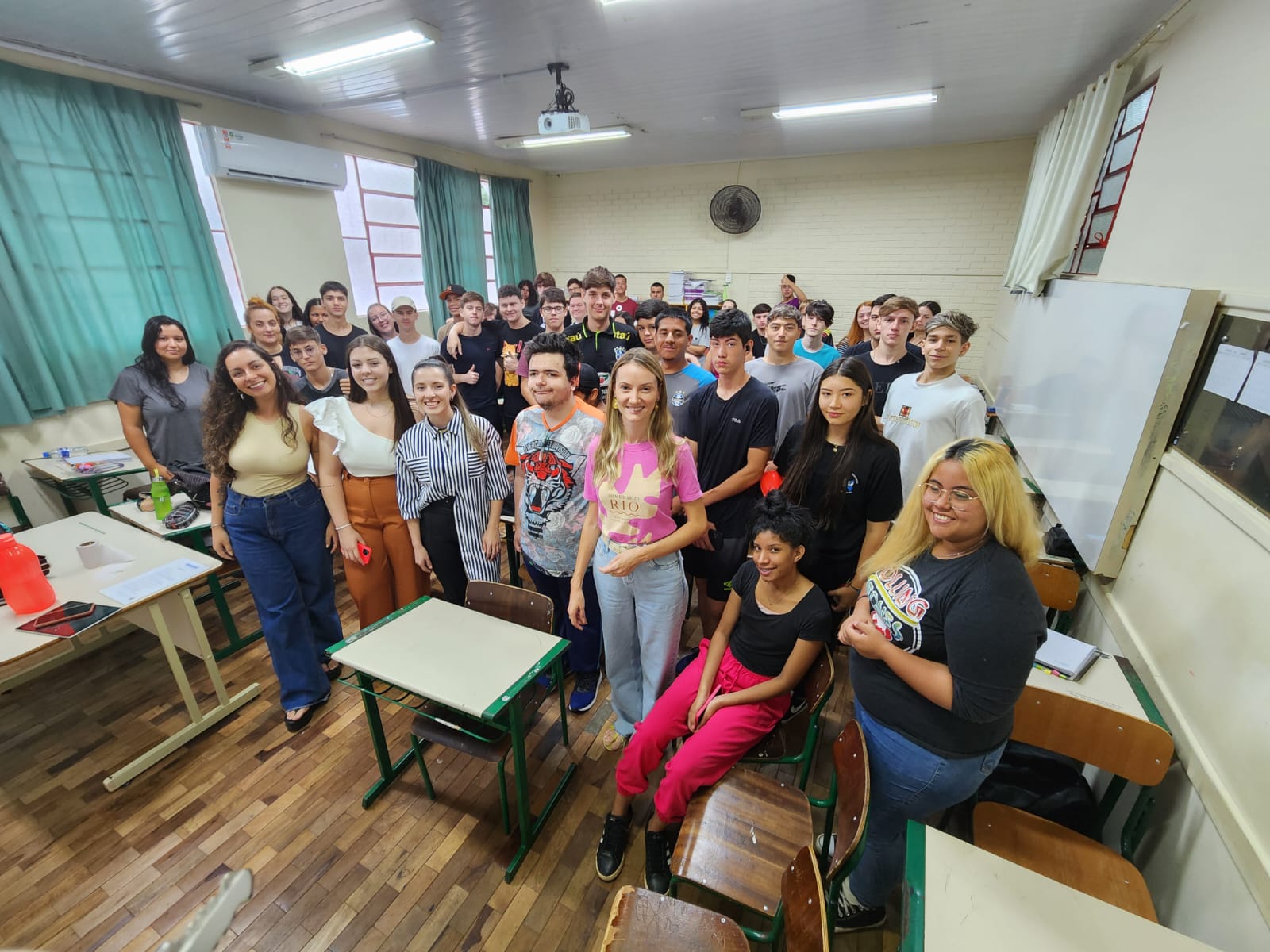 Imagem da notícia Jovens empresários promovem palestras em escolas estaduais de Chapecó