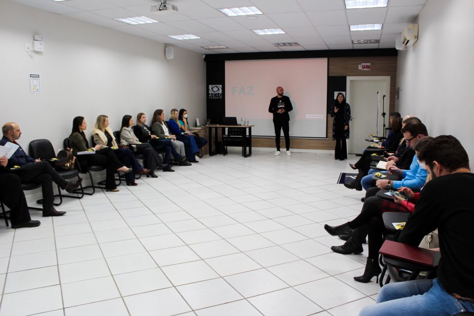 Imagem da notícia CONSELHO DE NÚCLEOS PROMOVE CAPACITAÇÃO SOBRE COMUNICAÇÃO ASSERTIVA