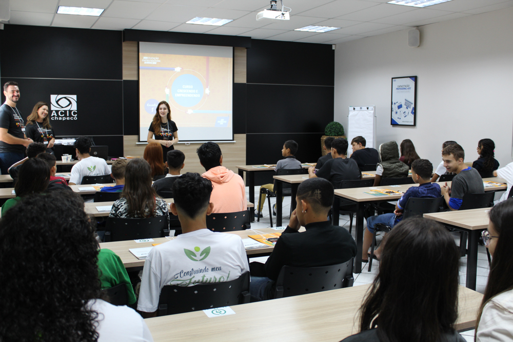 Imagem da notícia Iniciativa incentiva mentalidade empreendedora em adolescentes