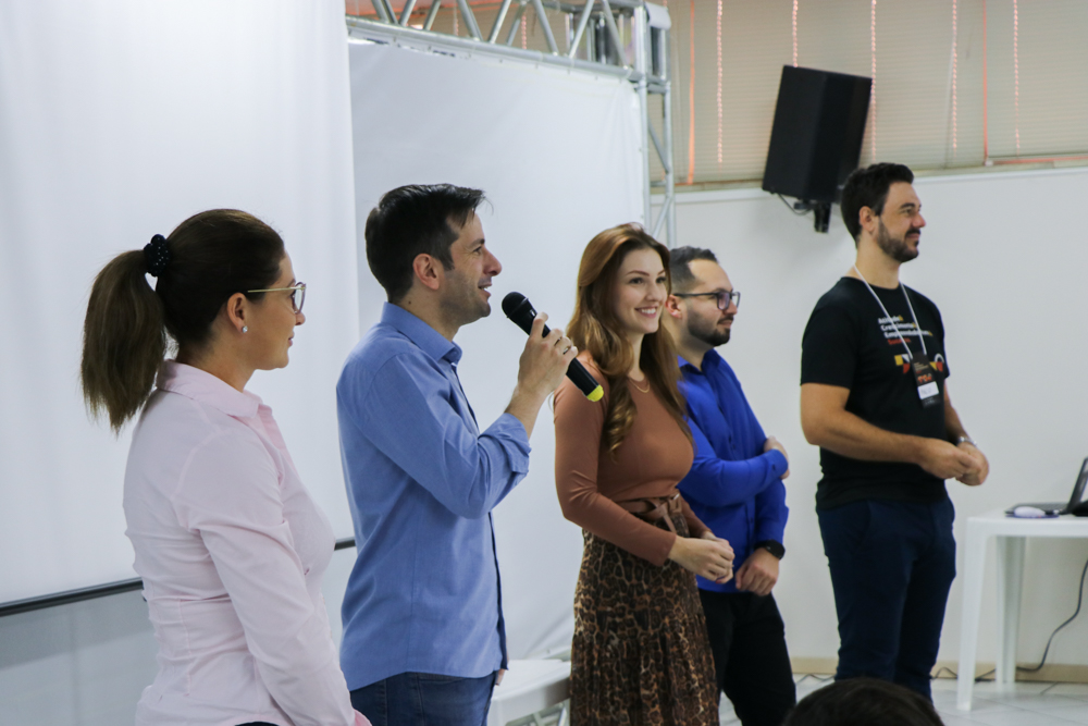 Imagem da notícia De olho no futuro: adolescentes vivem rotina de empresários em Chapecó