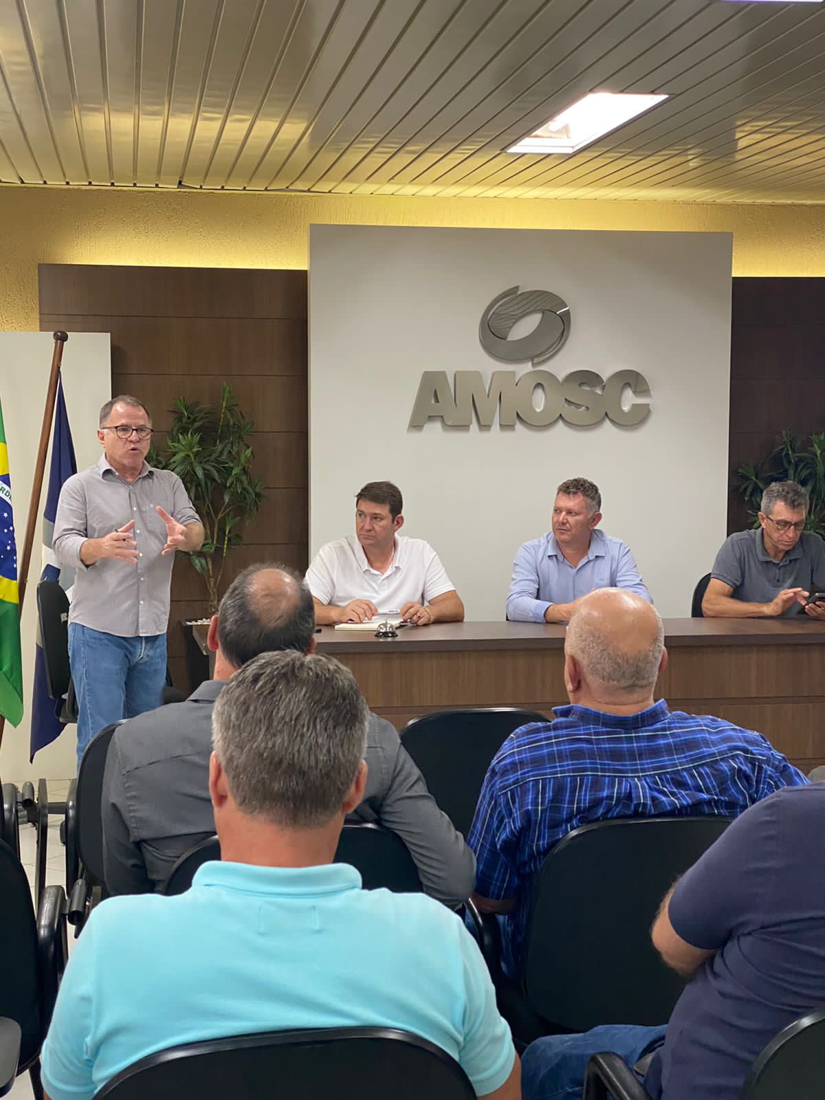 Imagem da notícia Presidente da ACIC apresenta projeto da ferrovia na Amosc