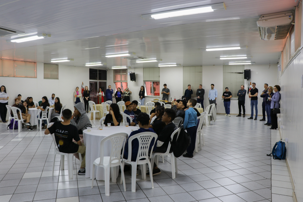 Imagem da notícia De olho no futuro: adolescentes vivem rotina de empresários em Chapecó