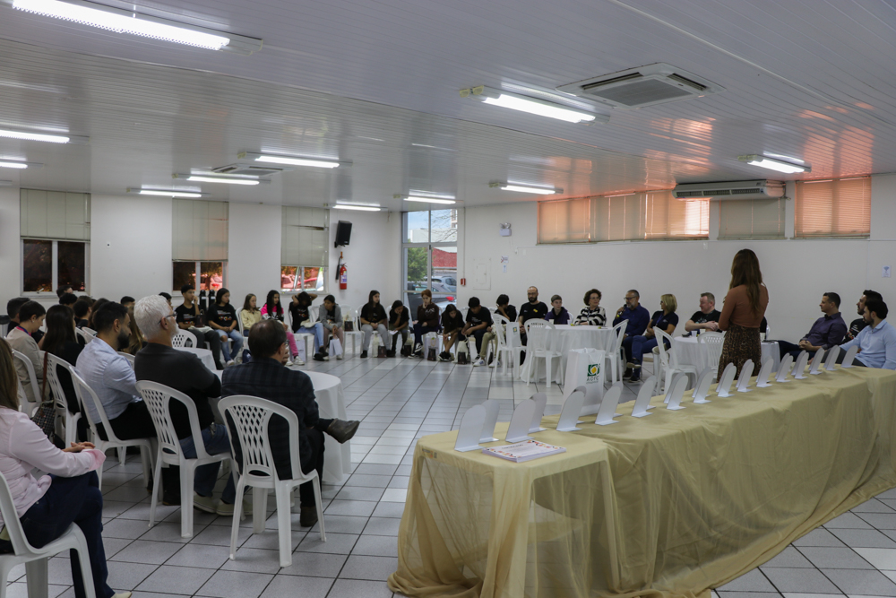 Imagem da notícia De olho no futuro: adolescentes vivem rotina de empresários em Chapecó