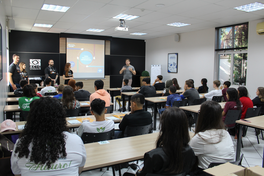 Imagem da notícia Iniciativa incentiva mentalidade empreendedora em adolescentes
