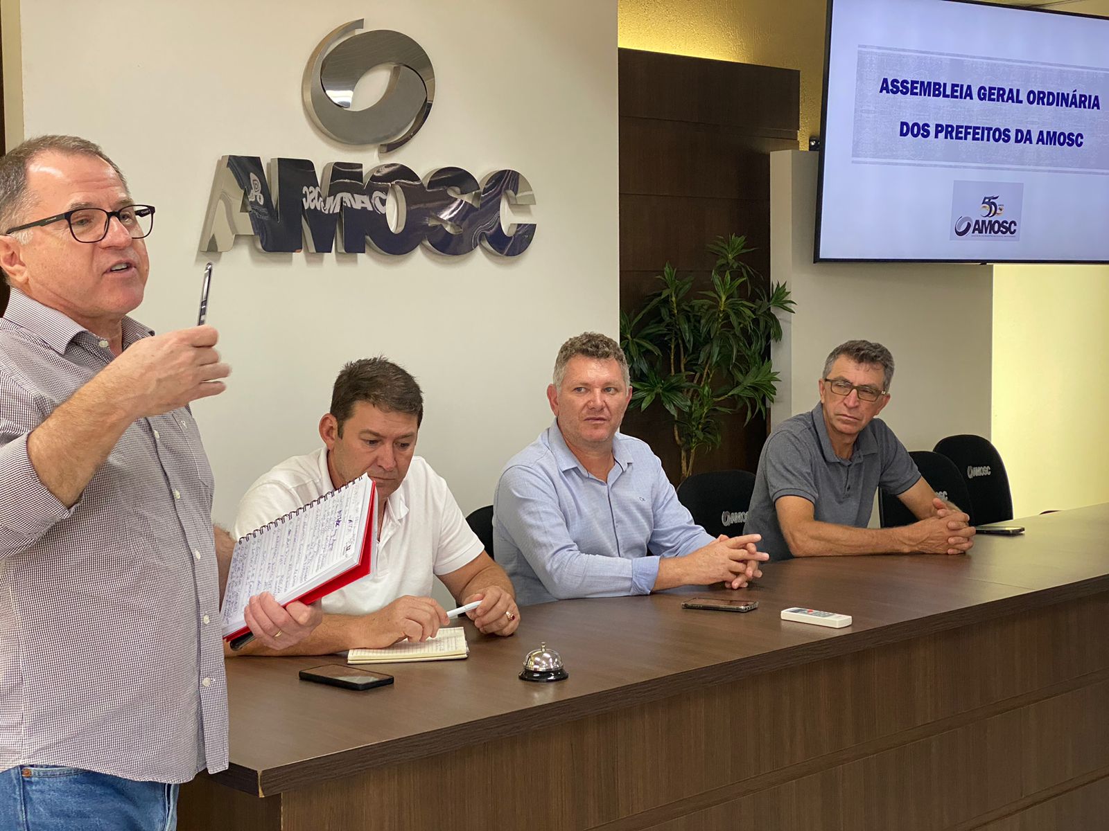 Imagem da notícia Presidente da ACIC apresenta projeto da ferrovia na Amosc